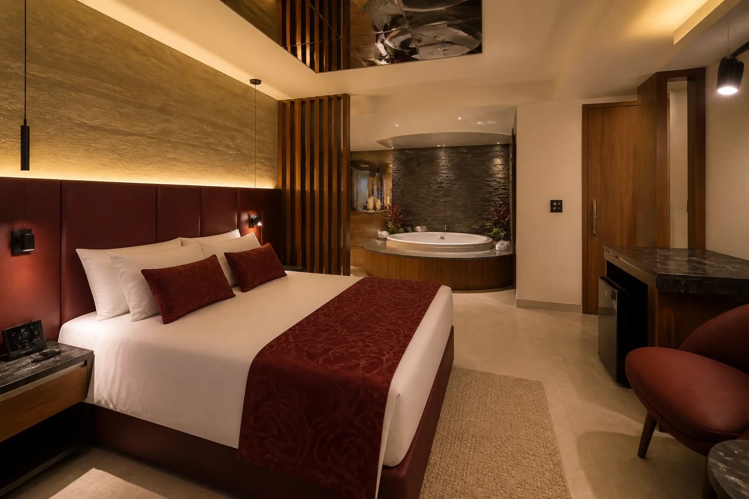 Suíte demonstrativa de motel com hidro e acabamento contemporâneo